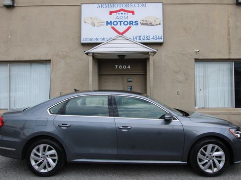 Used 2018 Volkswagen Passat 2.0T SE FWD image 4