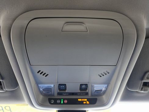 Used 2024 GMC Terrain SLE w/ Driver Convenience Package image 18