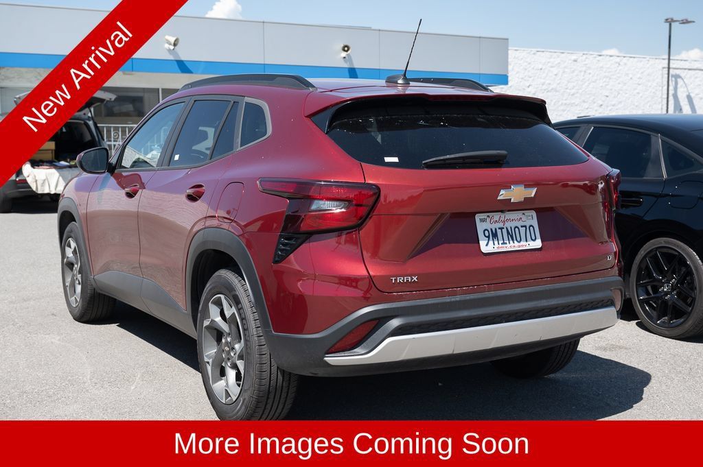 Used 2024 Chevrolet Trax LT FWD image 5