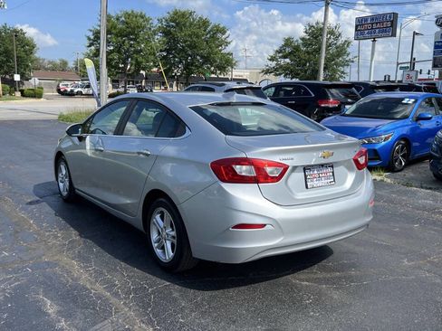 Used 2017 Chevrolet Cruze LT image 3