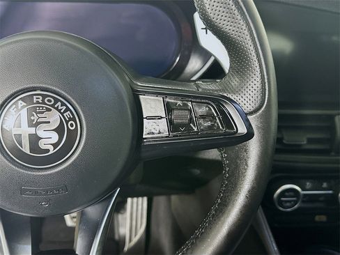 Used 2024 Alfa Romeo Giulia Veloce image 27