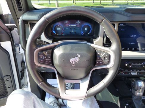 Used 2025 Ford Bronco Outer Banks AWD/4WD image 32