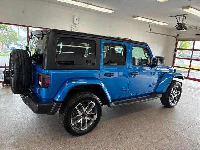Certified 2024 Jeep Wrangler Unlimited w/ Convenience Group AWD/4WD image 39
