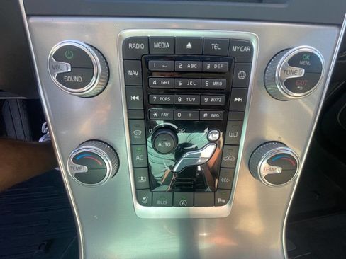 Used 2017 Volvo S60 T5 Inscription image 23