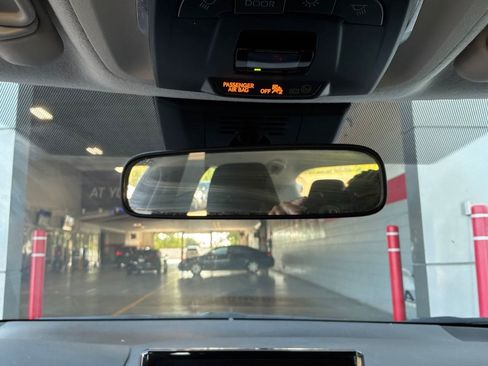 Used 2025 Toyota Corolla LE FWD image 17