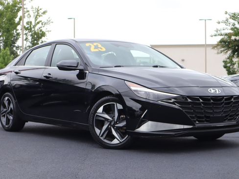 Used 2023 Hyundai Elantra Limited FWD image 2