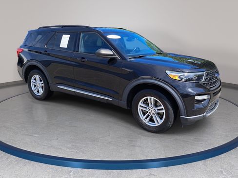 Used 2020 Ford Explorer XLT w/ Equipment Group 202A AWD/4WD image 3