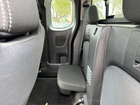 Used 2024 Nissan Frontier SV w/ SV Convenience Package image 31