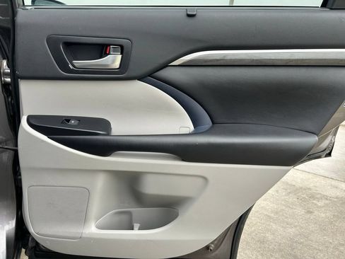 Used 2019 Toyota Highlander Limited Platinum AWD/4WD image 28
