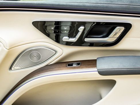 Used 2022 Mercedes-Benz EQS 450+ Sedan image 25