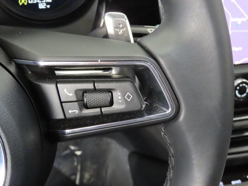 Certified 2026 Porsche Macan AWD/4WD image 22