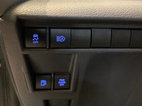 Used 2021 Toyota Sienna XLE image 19