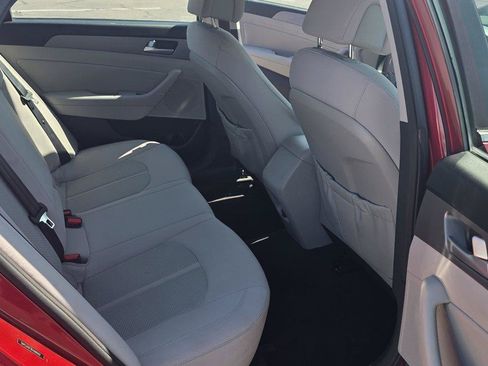 Used 2015 Hyundai Sonata SE w/ Option Group 09 FWD image 10