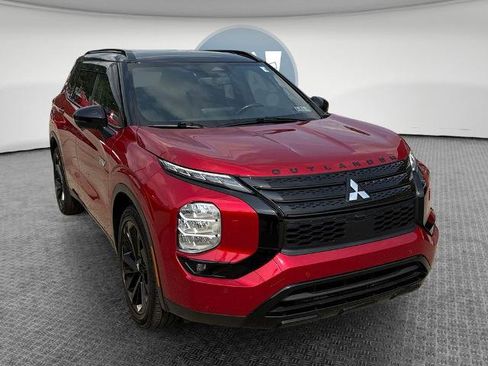 Used 2025 Mitsubishi Outlander 4WD Plug-In Hybrid image 1