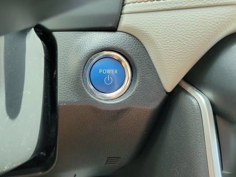 Used 2020 Toyota RAV4 XLE AWD/4WD image 25