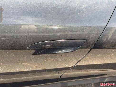 Used 2021 Porsche Taycan image 10