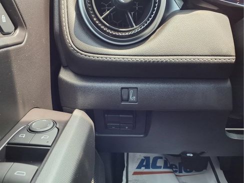 Used 2024 Chevrolet Colorado LT w/ LT Convenience Package III AWD/4WD image 17