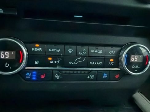 Used 2018 Ford Expedition Limited w/ Equipment Group 301A AWD/4WD image 40