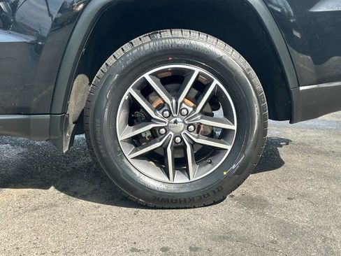 Used 2017 Jeep Grand Cherokee Limited image 28