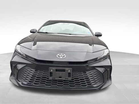 Used 2025 Toyota Camry SE image 5