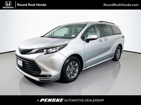 Used 2023 Toyota Sienna XLE FWD image 1