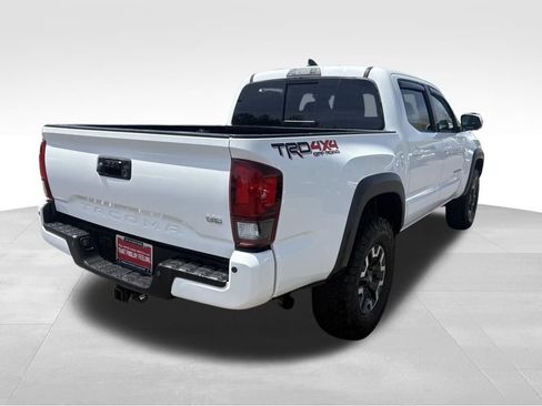 Used 2018 Toyota Tacoma TRD Off-Road w/ Technology Package AWD/4WD image 3