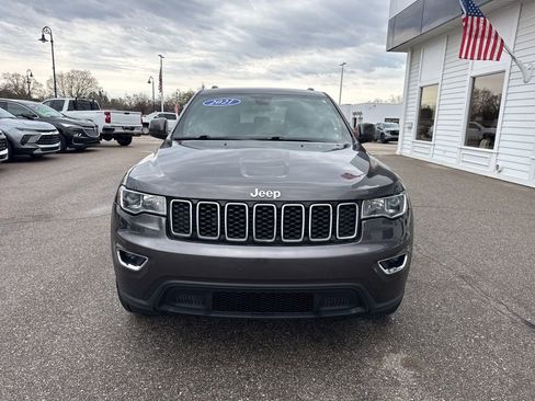 Used 2021 Jeep Grand Cherokee Laredo image 2