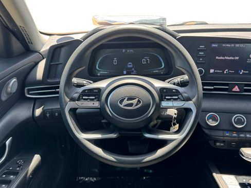 Used 2024 Hyundai Elantra SE FWD image 13
