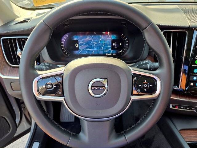 Certified 2023 Volvo XC60 B5 Ultimate FWD image 38