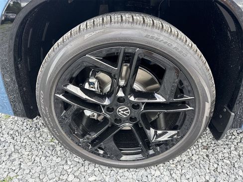 New 2025 Volkswagen Tiguan SE R-Line image 8