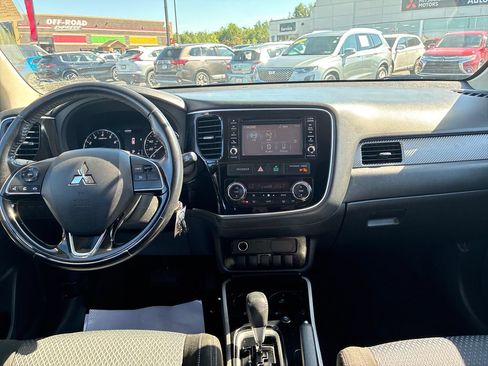 Used 2017 Mitsubishi Outlander ES AWD/4WD image 18