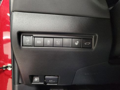 Used 2022 Toyota Venza Limited image 24