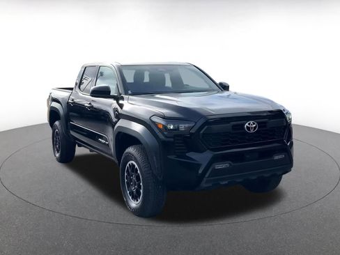 Used 2025 Toyota Tacoma TRD Off-Road image 3