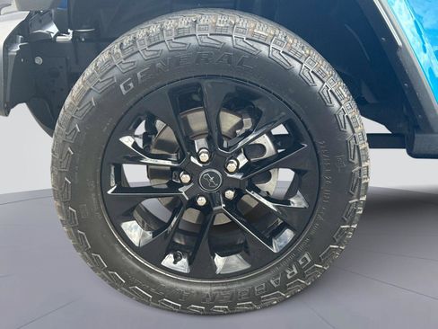 Used 2025 Jeep Gladiator Sport image 11