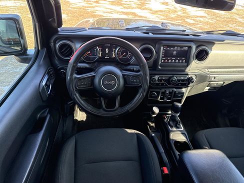 Used 2023 Jeep Gladiator Willys image 12