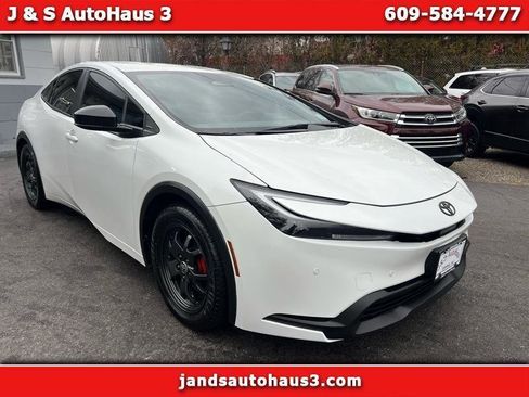 Used 2024 Toyota Prius LE image 1