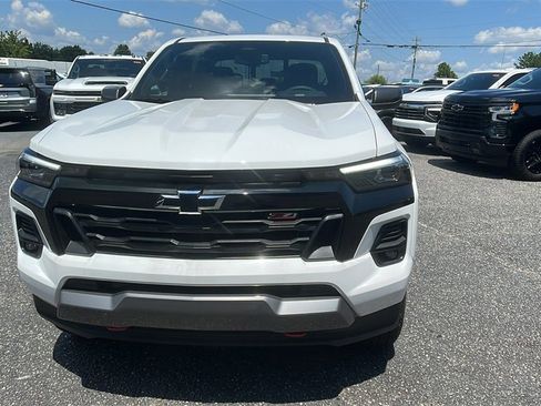 New 2025 Chevrolet Colorado Z71 image 2