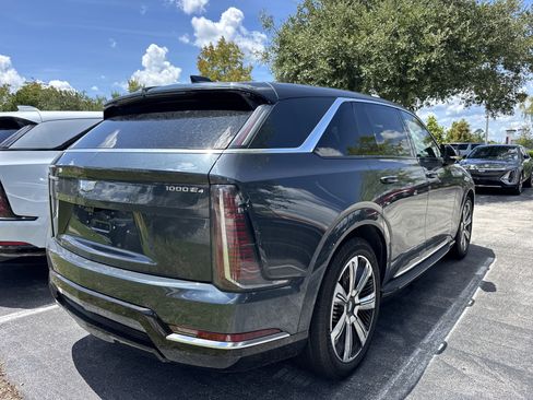 Used 2025 Cadillac Escalade IQ Luxury 2 AWD/4WD image 3