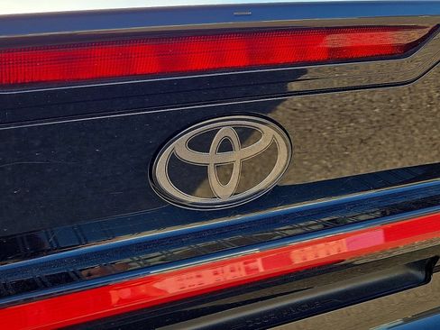Used 2023 Toyota Prius LE FWD image 12