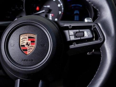 Certified 2025 Porsche Macan AWD/4WD image 19