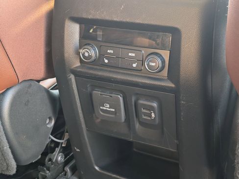 Used 2019 Chevrolet Traverse High Country w/ LPO, Floor Liner Package AWD/4WD image 28