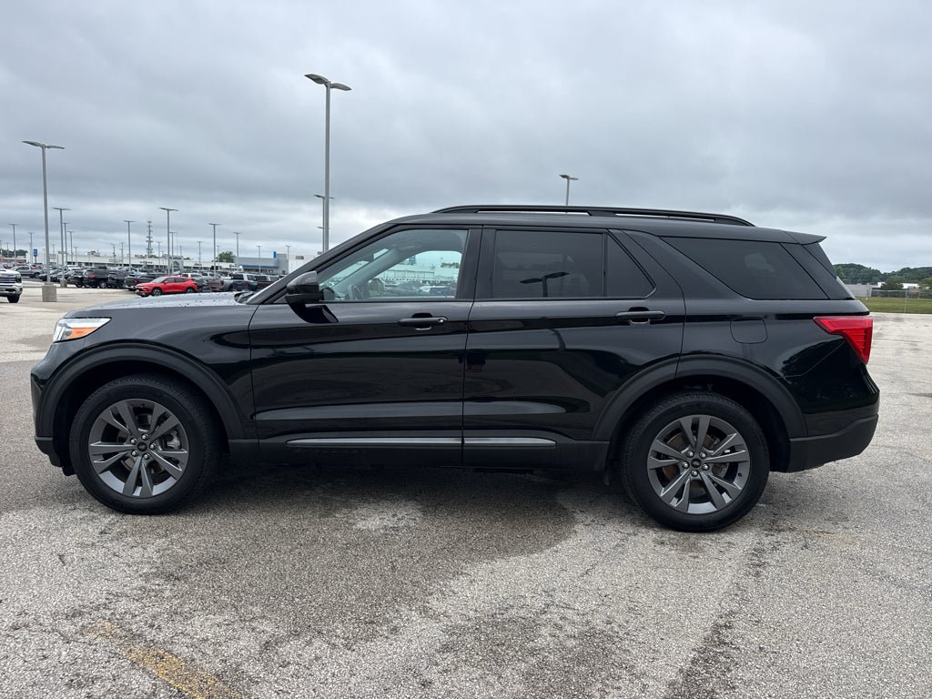 Used 2023 Ford Explorer XLT w/ Equipment Group 202A AWD/4WD image 6