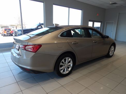 Used 2022 Chevrolet Malibu LT FWD image 4