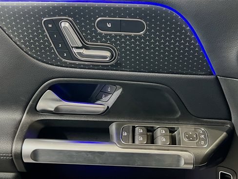 Used 2024 Mercedes-Benz GLB 250 image 12