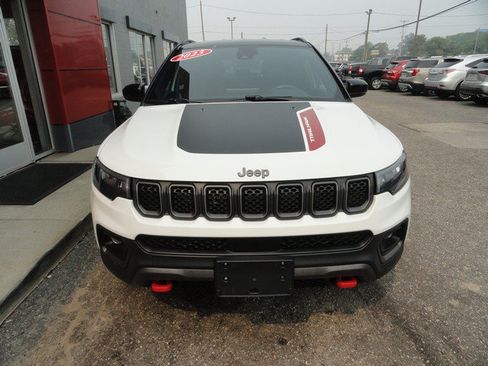 Used 2023 Jeep Compass Trailhawk AWD/4WD image 7
