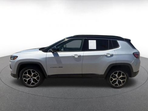 Used 2025 Jeep Compass Limited AWD/4WD image 9