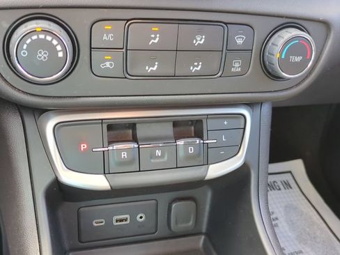 Used 2024 GMC Terrain SLE FWD image 18