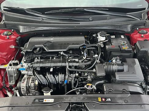 Used 2025 Hyundai Elantra Limited FWD image 3