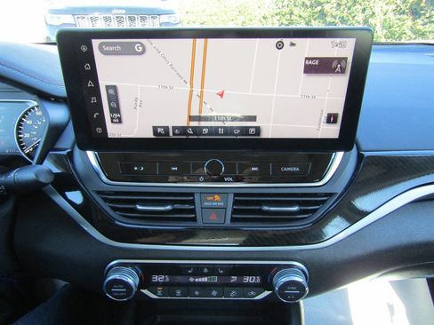 Used 2023 Nissan Altima 2.5 SR image 13