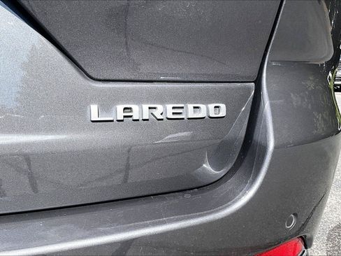 Certified 2025 Jeep Grand Cherokee Laredo X w/ Luxury Tech Group I AWD/4WD image 9